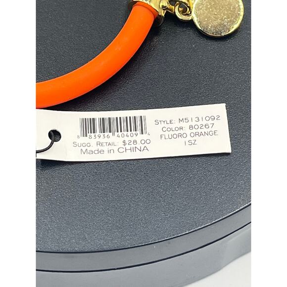 Marc by Marc Jacobs Orange
Silicone Stretch Bracelet with Gold
Charm NWT - Picture 5 of 6